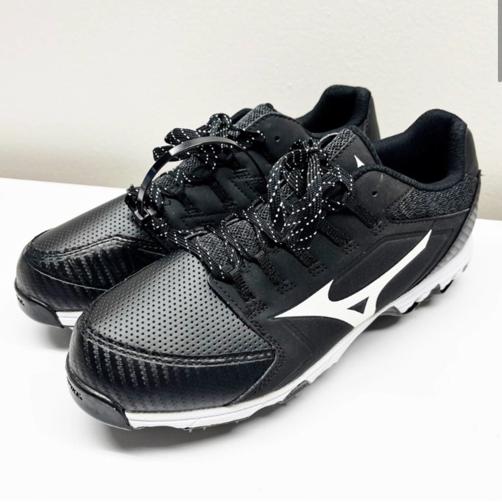 NEW Mizuno Women's Black 9-Spike Swift 6 Low Metal Softball Cleats Shoes